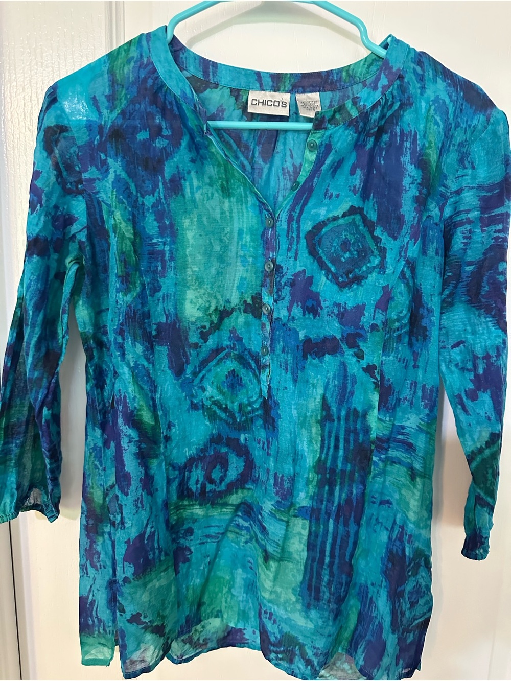 Chico's Silk Blend Blue Green Abstract Ikat Print Henley Top Size 0 fits 2